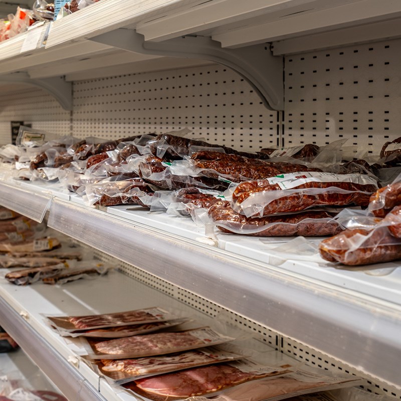 Fleisch im Regal